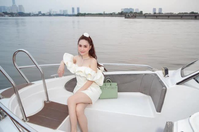 Giật mình trước độ xa xỉ nhà Đoàn Di Băng khi đi du lịch: Check-in toàn nơi thượng lưu, dịch vụ chuẩn giới siêu giàu- Ảnh 2.