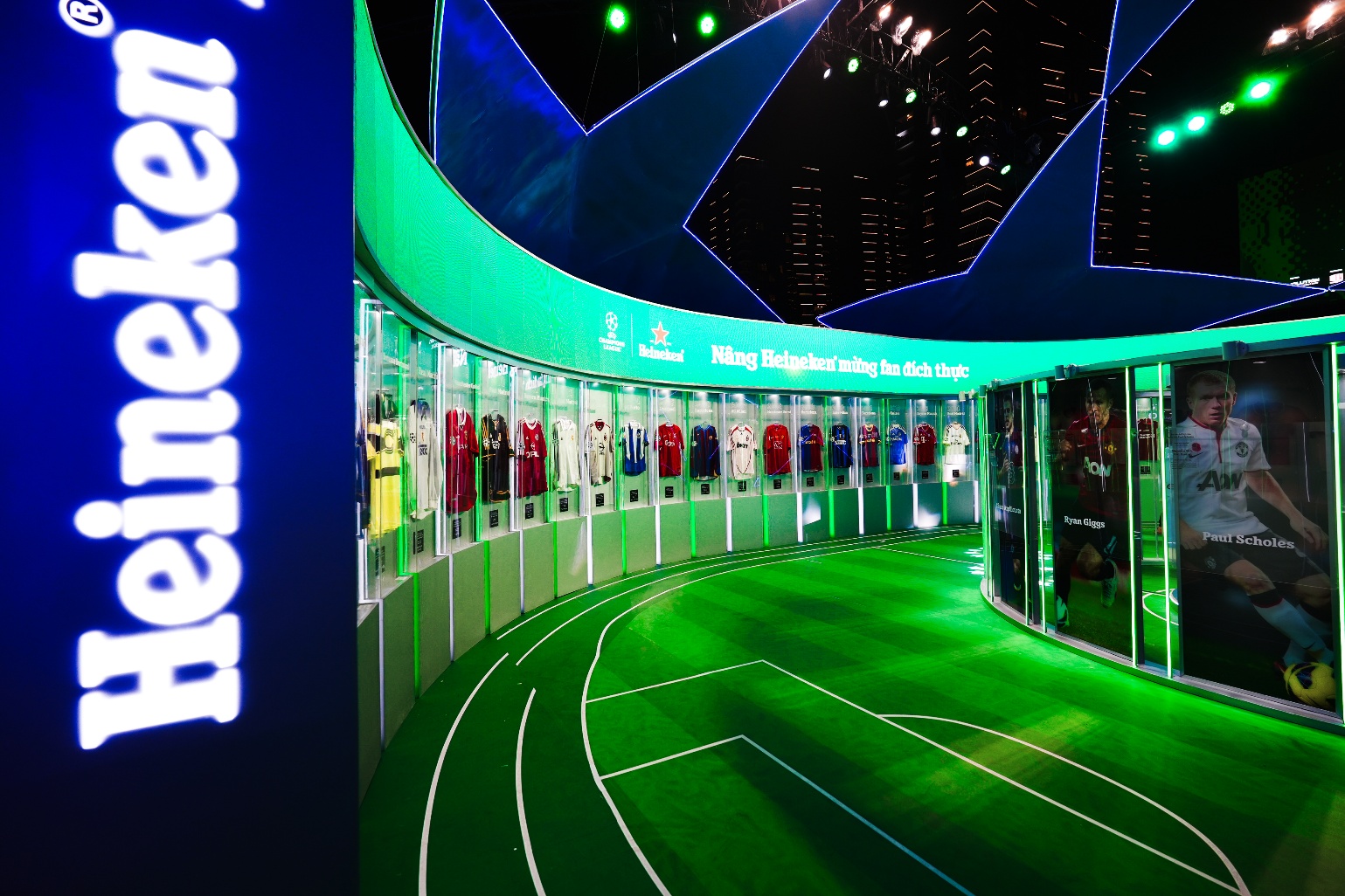 Heineken khuấy động đam mê cùng trái bóng: Trải nghiệm UEFA Champions League “siêu thực” ngay tại Việt Nam- Ảnh 3.