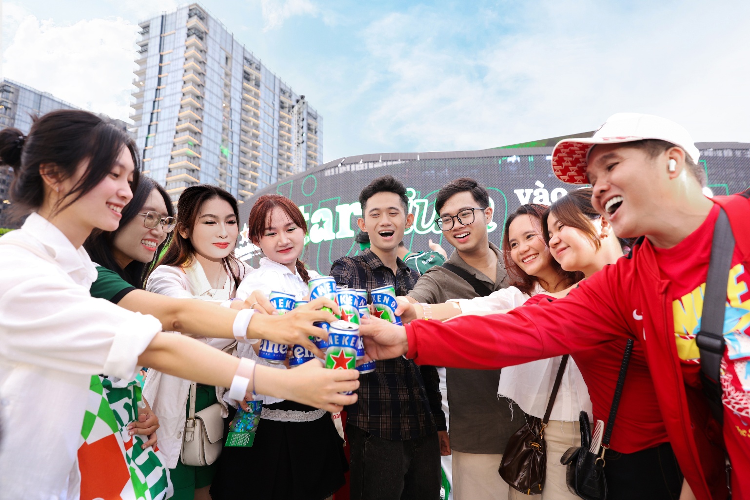 Heineken khuấy động đam mê cùng trái bóng: Trải nghiệm UEFA Champions League “siêu thực” ngay tại Việt Nam- Ảnh 5.