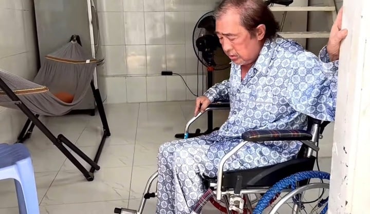 "Ông hoàng đĩa nhựa" giờ sụt 30kg vì bệnh tật, được một người phụ nữ cưu mang- Ảnh 2.