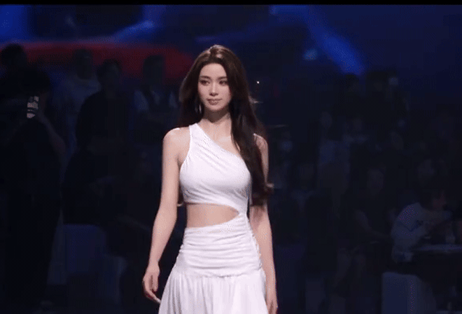 Mỹ nữ váy trắng bước lả lướt khiến dân tình điêu đứng, đang là hot girl bỗng thành “nữ chính ngôn tình”- Ảnh 4.