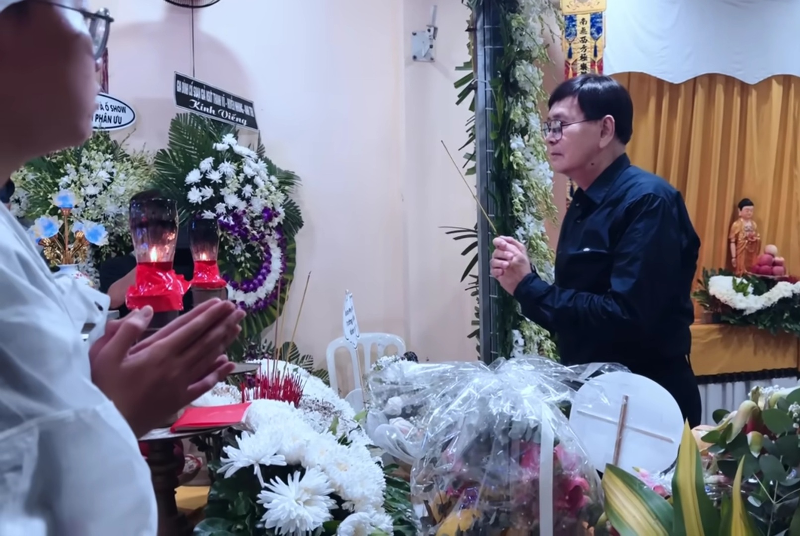 Nam NSND 78 tuổi cầm nhang nói một điều trước linh cữu NSND Thanh Hải- Ảnh 1.
