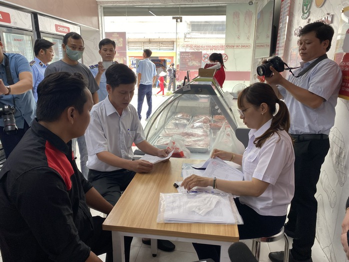 Người "tố" Công ty C.P Việt Nam chế biến heo, gà bệnh để bán ra thị trường nói gì?- Ảnh 2.