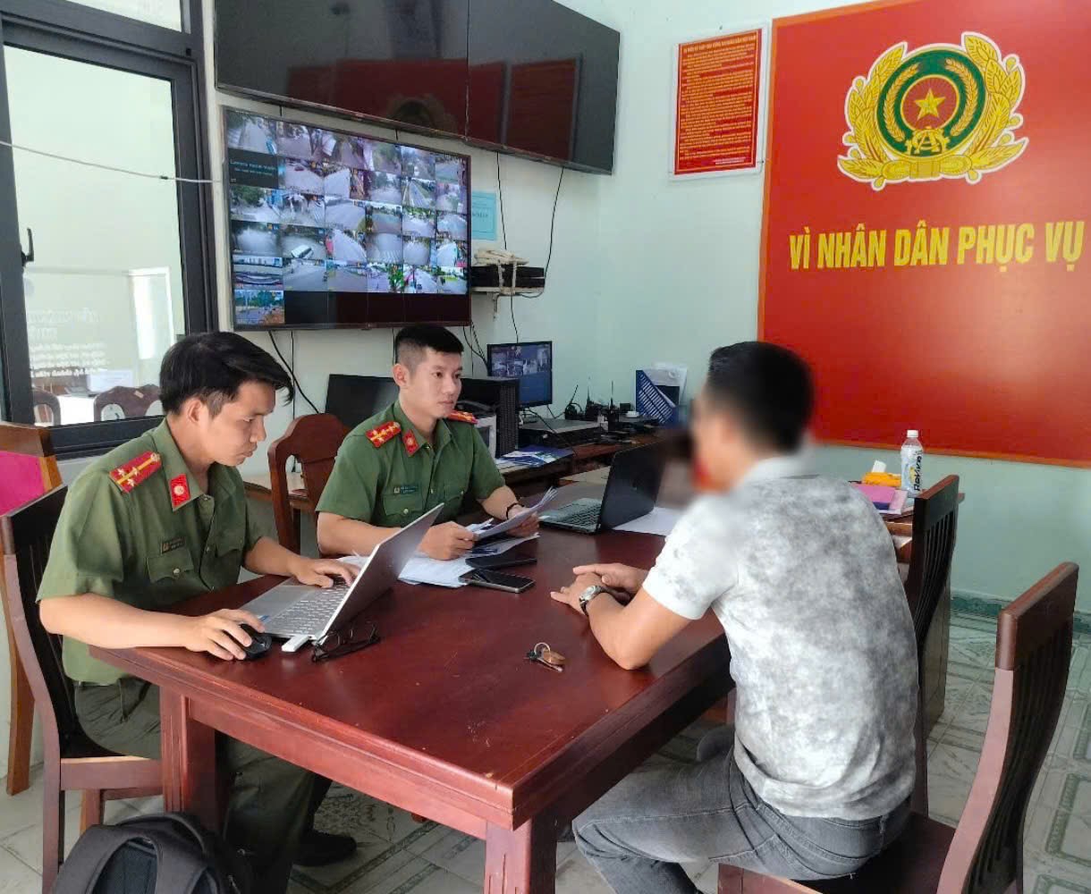 Bất ngờ với “màn” livestream "bắt cóc cho quà bỏ thuốc mê" ở Đà Nẵng- Ảnh 2.
