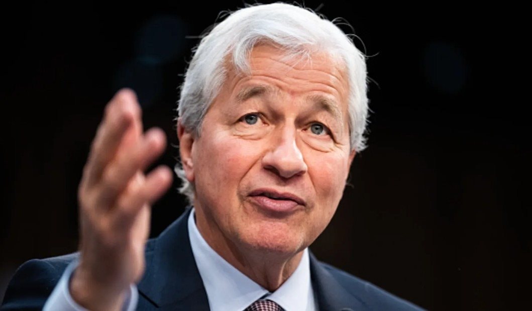 Nghệ thuật ‘cảnh báo khủng hoảng’ của Jamie Dimon giúp JPMorgan Chase lãi 58 tỷ USD, vô địch toàn ngành nhưng lại khiến nhà đầu tư ‘khóc ròng’- Ảnh 1.