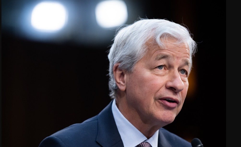 Nghệ thuật ‘cảnh báo khủng hoảng’ của Jamie Dimon giúp JPMorgan Chase lãi 58 tỷ USD, vô địch toàn ngành nhưng lại khiến nhà đầu tư ‘khóc ròng’- Ảnh 3.