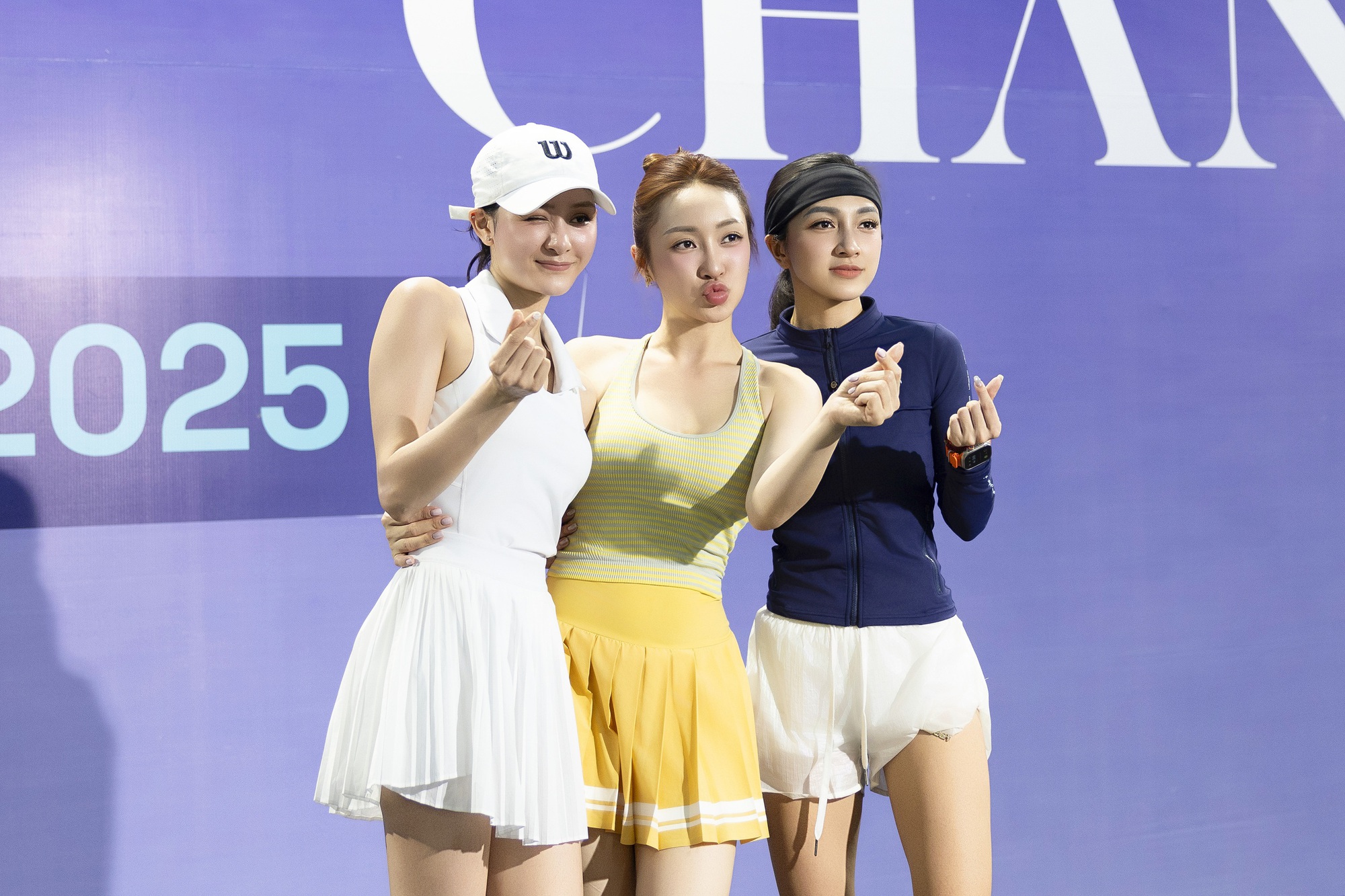 Giải pickleball Vbiz: Hiền Hồ ẵm cúp vô địch, Bảo Thy - tình cũ Hoa hậu Hương Giang thi đấu rực lửa!- Ảnh 1.