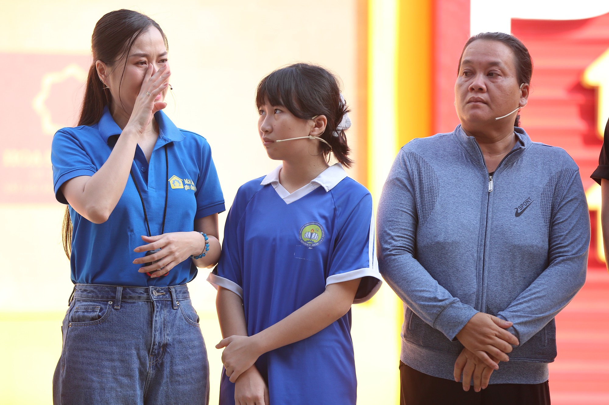 Lâm Vỹ Dạ bật khóc nức nở: “Con tôi 14 tuổi nhưng tôi chưa bao giờ dám làm một việc”- Ảnh 1. Lâm Vỹ Dạ bật khóc nức nở: “Con tôi 14 tuổi nhưng tôi chưa bao giờ dám làm một việc”- Ảnh 1.