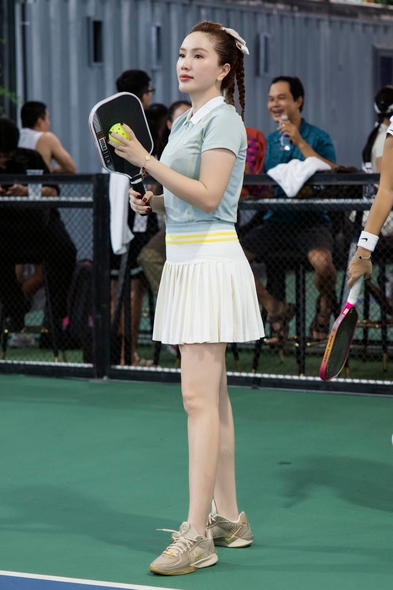 Được chồng đại gia “dụ dỗ” chơi pickleball, Bảo Thy gây sốt với visual xinh ngỡ ngàng trên sân đấu- Ảnh 3.