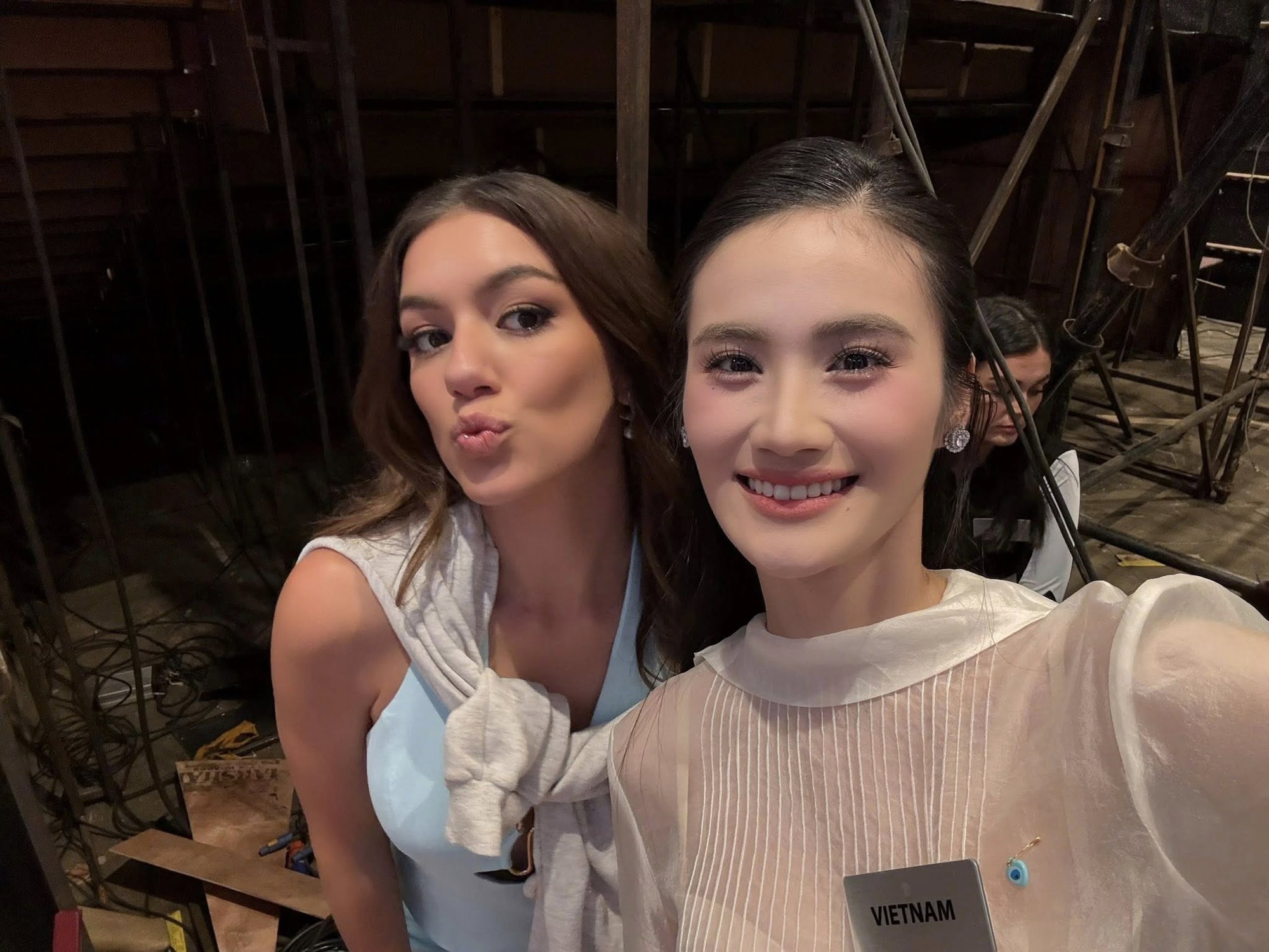 Trực tiếp Chung kết Miss World 2024: Hoa hậu Ý Nhi xuất hiện đầy tự tin và gợi cảm, chuẩn bị công bố top 40! - Ảnh 13. Trực tiếp Chung kết Miss World 2024: Hoa hậu Ý Nhi xuất hiện đầy tự tin và gợi cảm, chuẩn bị công bố top 40! - Ảnh 13.