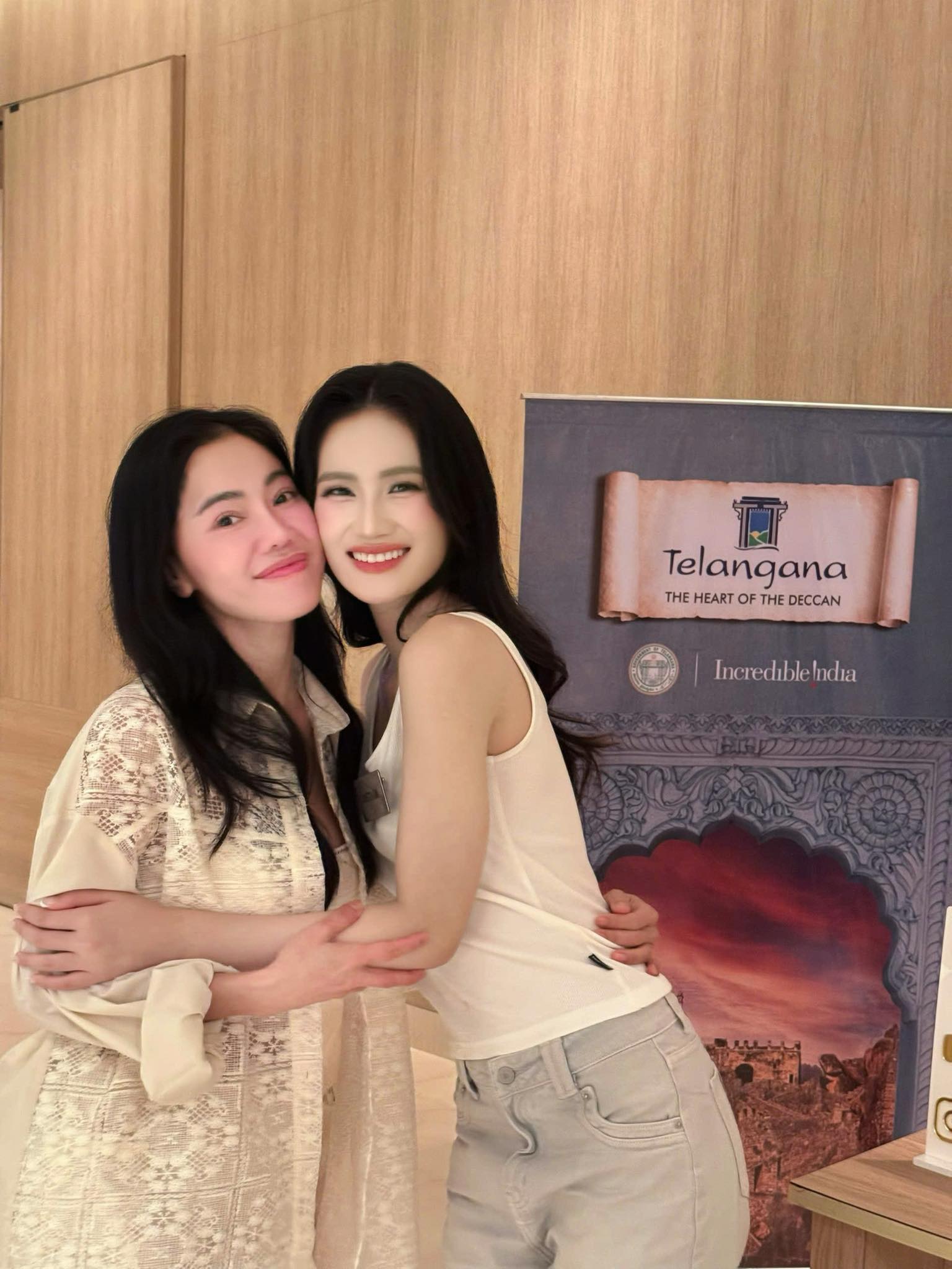 Trực tiếp Chung kết Miss World 2024: Hoa hậu Ý Nhi xuất hiện đầy tự tin và gợi cảm, chuẩn bị công bố top 40! - Ảnh 8. Trực tiếp Chung kết Miss World 2024: Hoa hậu Ý Nhi xuất hiện đầy tự tin và gợi cảm, chuẩn bị công bố top 40! - Ảnh 8.