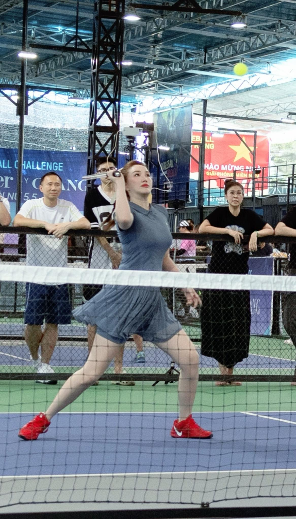 Được chồng đại gia “dụ dỗ” chơi pickleball, Bảo Thy gây sốt với visual xinh ngỡ ngàng trên sân đấu- Ảnh 8.