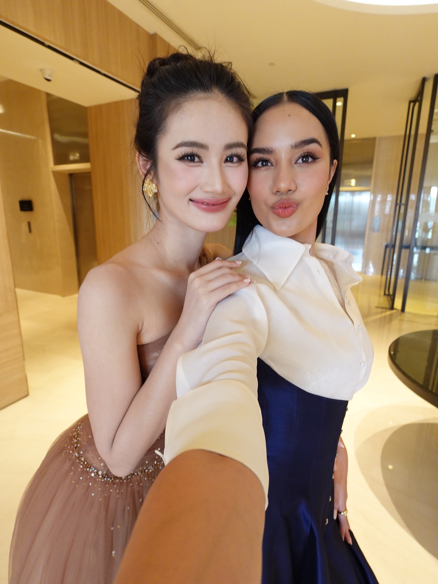 Hoa hậu Thái Lan vừa đăng quang Miss World: Bị Miss Universe tước danh hiệu, Hoa hậu Thái Lan vừa đăng quang Miss World: Bị Miss Universe tước danh hiệu,