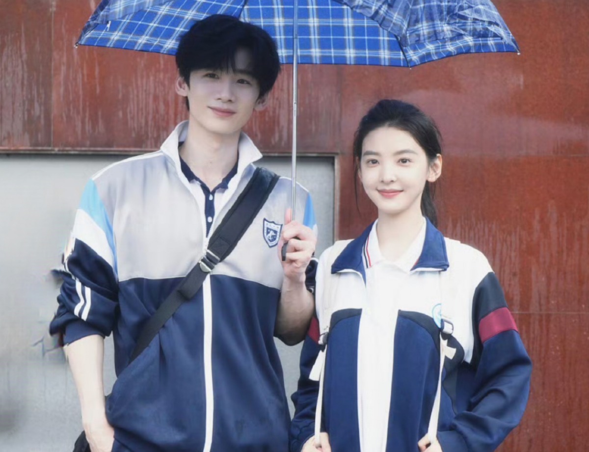 Cặp chị em showbiz yêu lén lút đã 