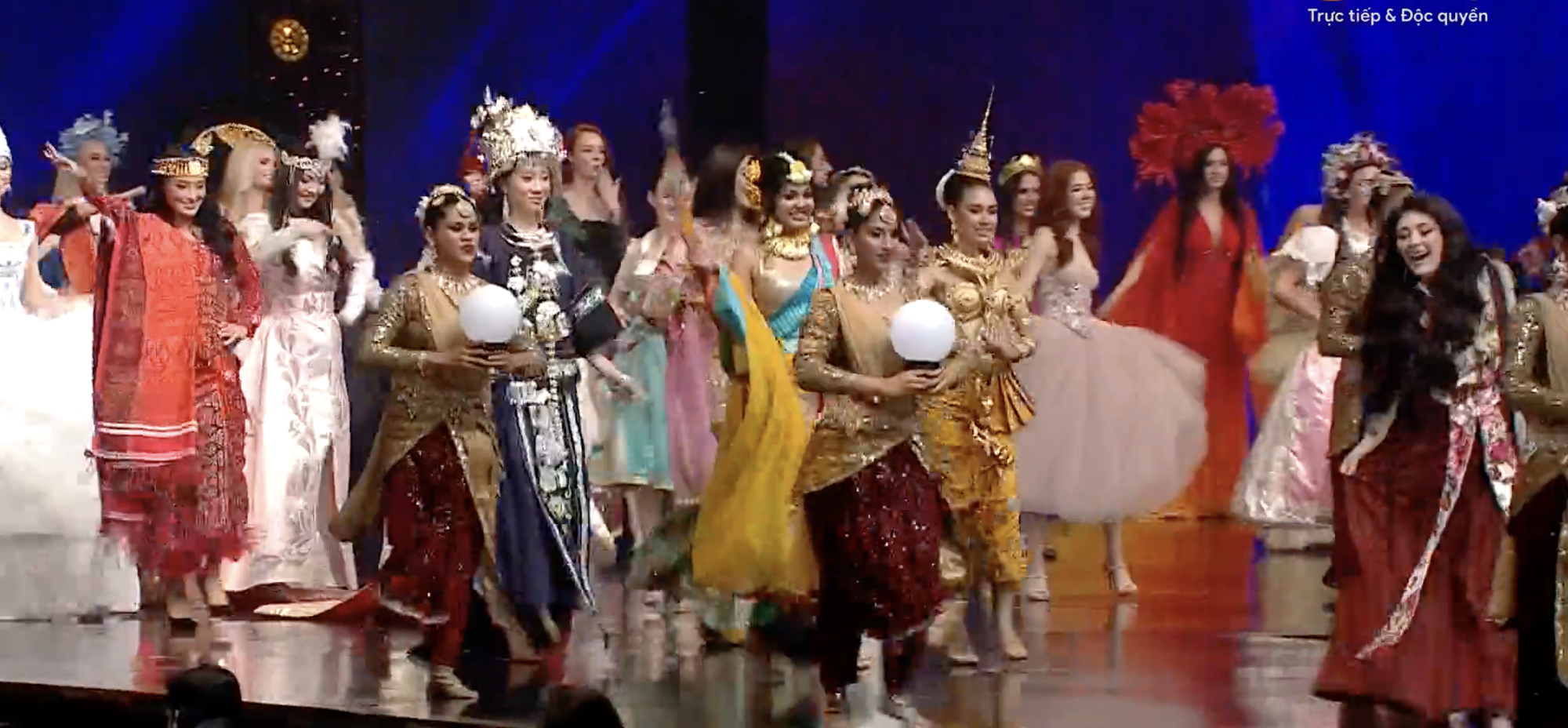Trực tiếp Chung kết Miss World 2024: Hoa hậu Ý Nhi xuất hiện đầy tự tin và gợi cảm, chuẩn bị công bố top 40! - Ảnh 5. Trực tiếp Chung kết Miss World 2024: Hoa hậu Ý Nhi xuất hiện đầy tự tin và gợi cảm, chuẩn bị công bố top 40! - Ảnh 5.