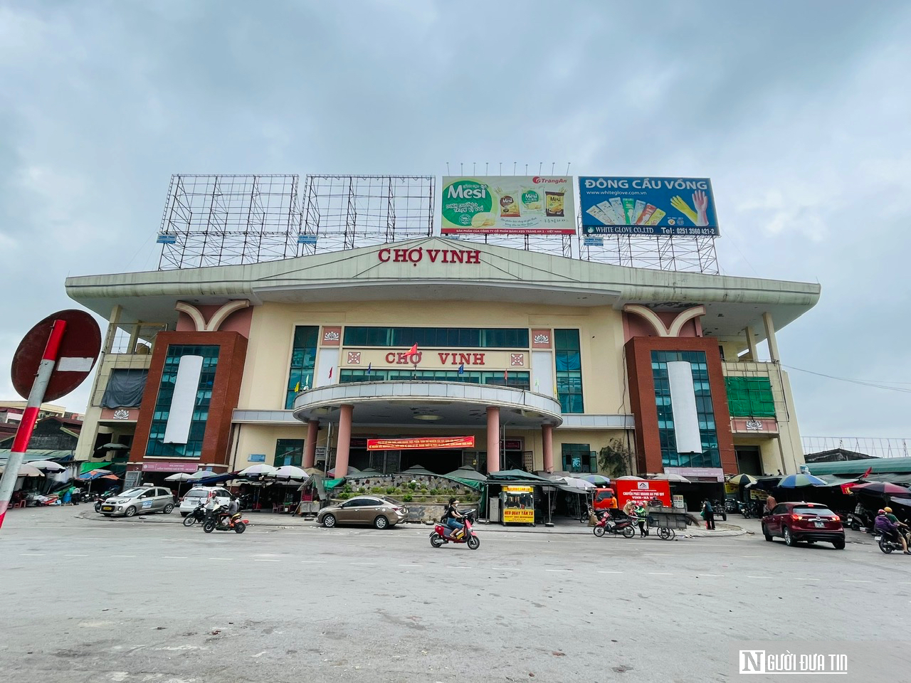 Hé lộ nguyên nhân khiến hàng loạt ki ốt chợ lớn nhất Nghệ An bất ngờ đóng cửa- Ảnh 1.