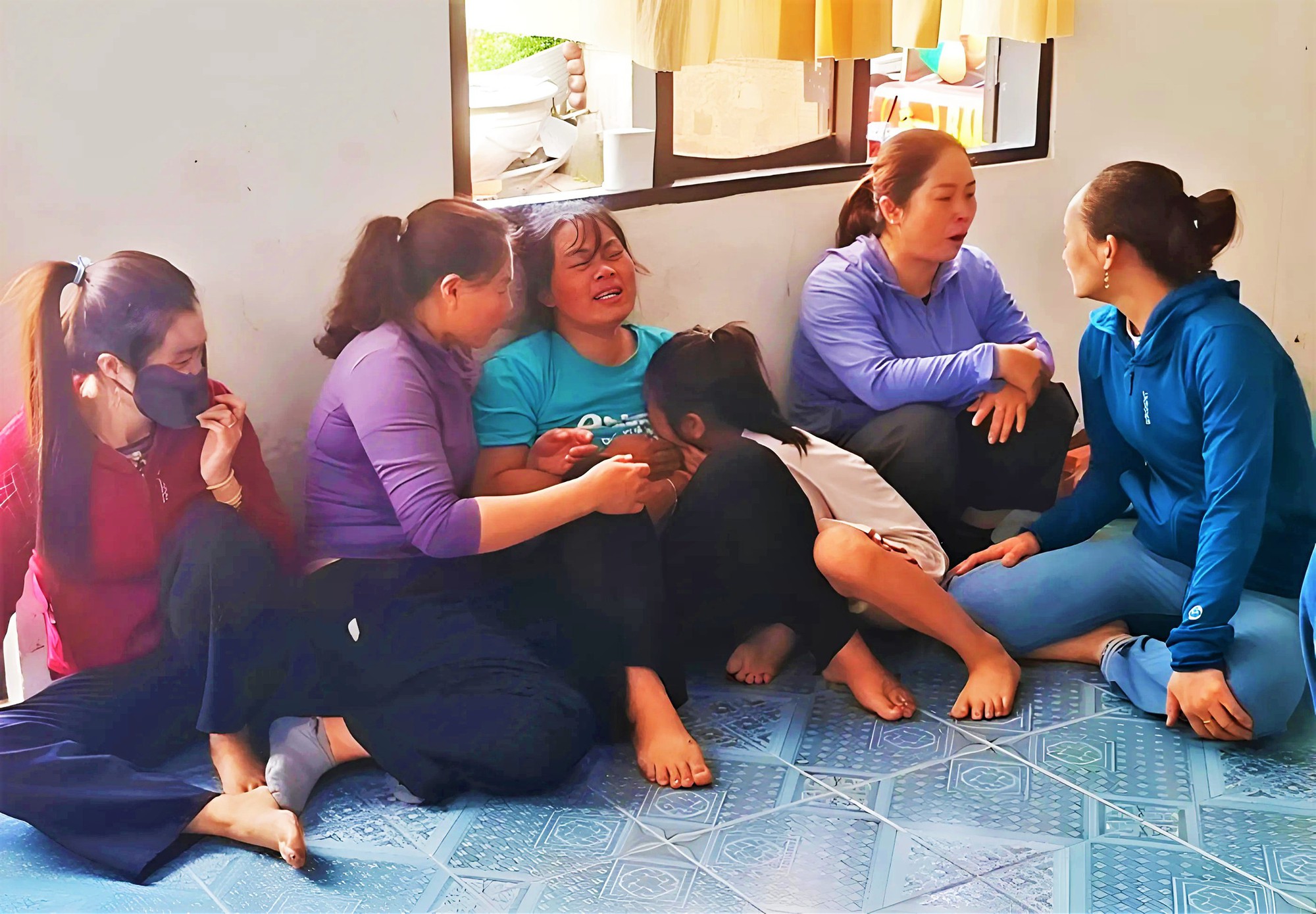Mở rộng tìm kiếm ngư dân mất tích, 3 con thơ ngóng cha từng ngày!- Ảnh 1.