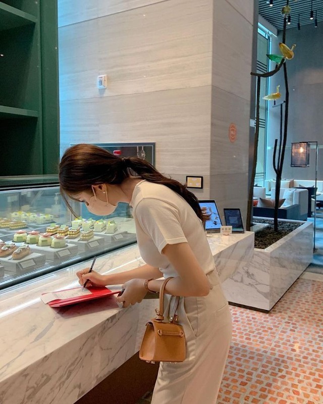 Tháng nào cũng rủ nhau ăn trưa, nhưng không ai chỉ bạn cách thoát cảnh hết tiền- Ảnh 1.