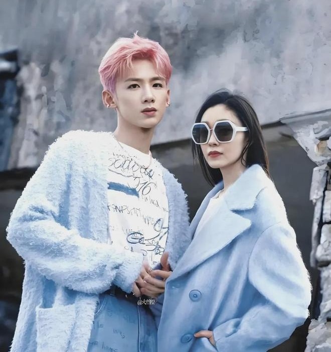 Cặp chị em showbiz yêu lén lút đã 