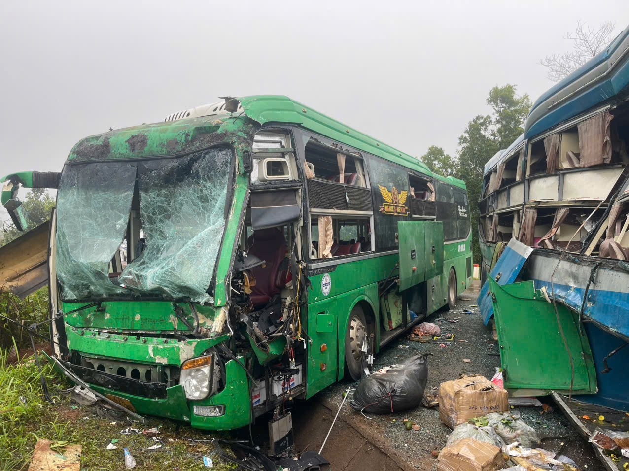 2 xe khách giường nằm tông nhau trên đường Hồ Chí Minh, nhiều người bị thương- Ảnh 1.