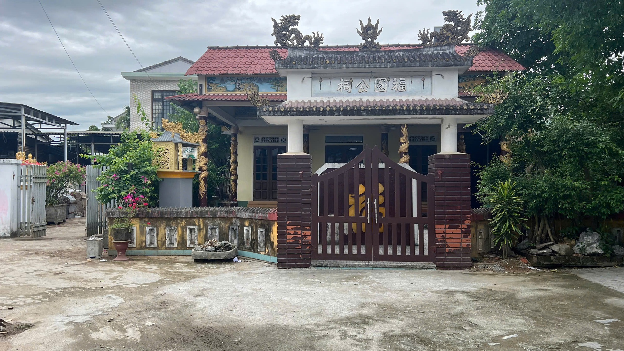 Kẻ phá “Ngai vua triều Nguyễn” từng gây sự với 6 công an đang ngồi ăn sáng- Ảnh 1.