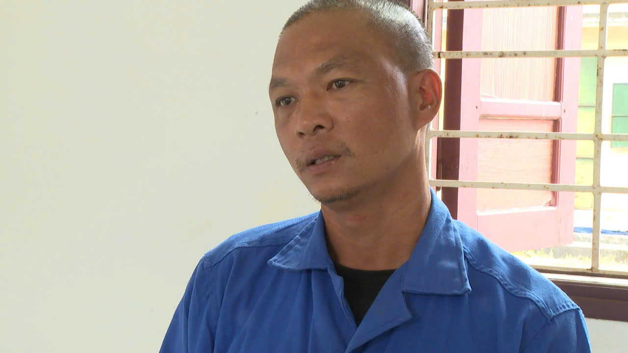 Kẻ phá “Ngai vua triều Nguyễn” từng gây sự với 6 công an đang ngồi ăn sáng- Ảnh 2.
