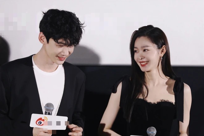 Cặp chị em showbiz yêu lén lút đã 