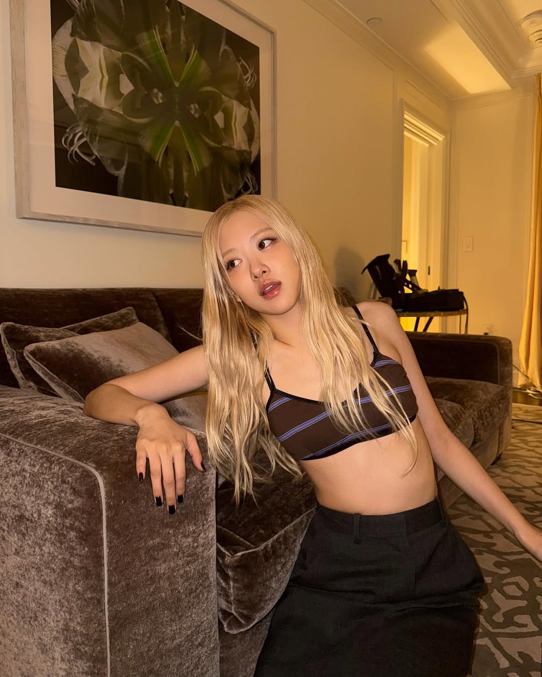 Rosé bắn ảnh "10 điểm không có nhưng", vẫn bị phàn nàn vì 1 chi tiết- Ảnh 7.