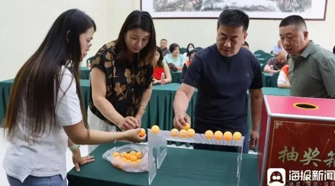 Ngôi làng chơi lớn: 11 năm liên tiếp tặng nhà 100m2, chia cổ tức cho trai làng đủ 22 tuổi để kích thích tinh thần "an cư lập nghiệp"- Ảnh 1.