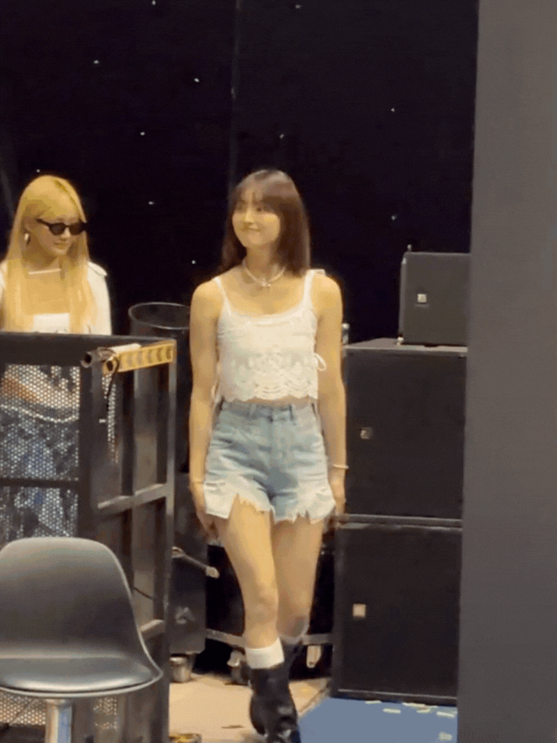 Nh&oacute;m nhạc to&agrave;n 