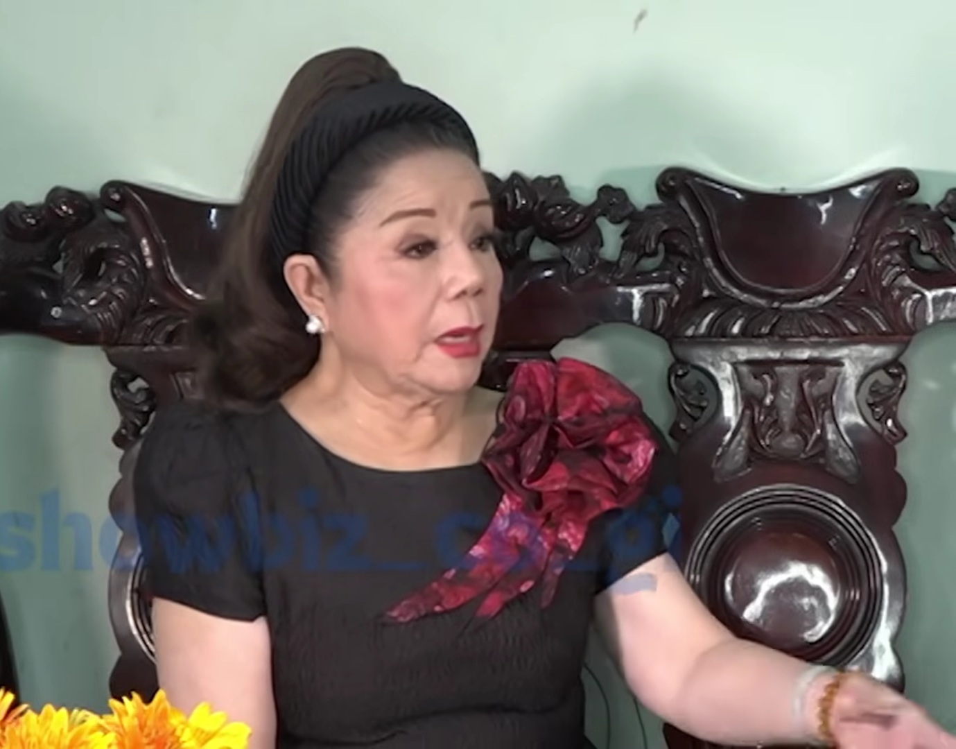 Nữ NSND 72 tuổi bị nói hết thời nên phải bán hàng online: "Đi hát khó khăn quá"- Ảnh 1.