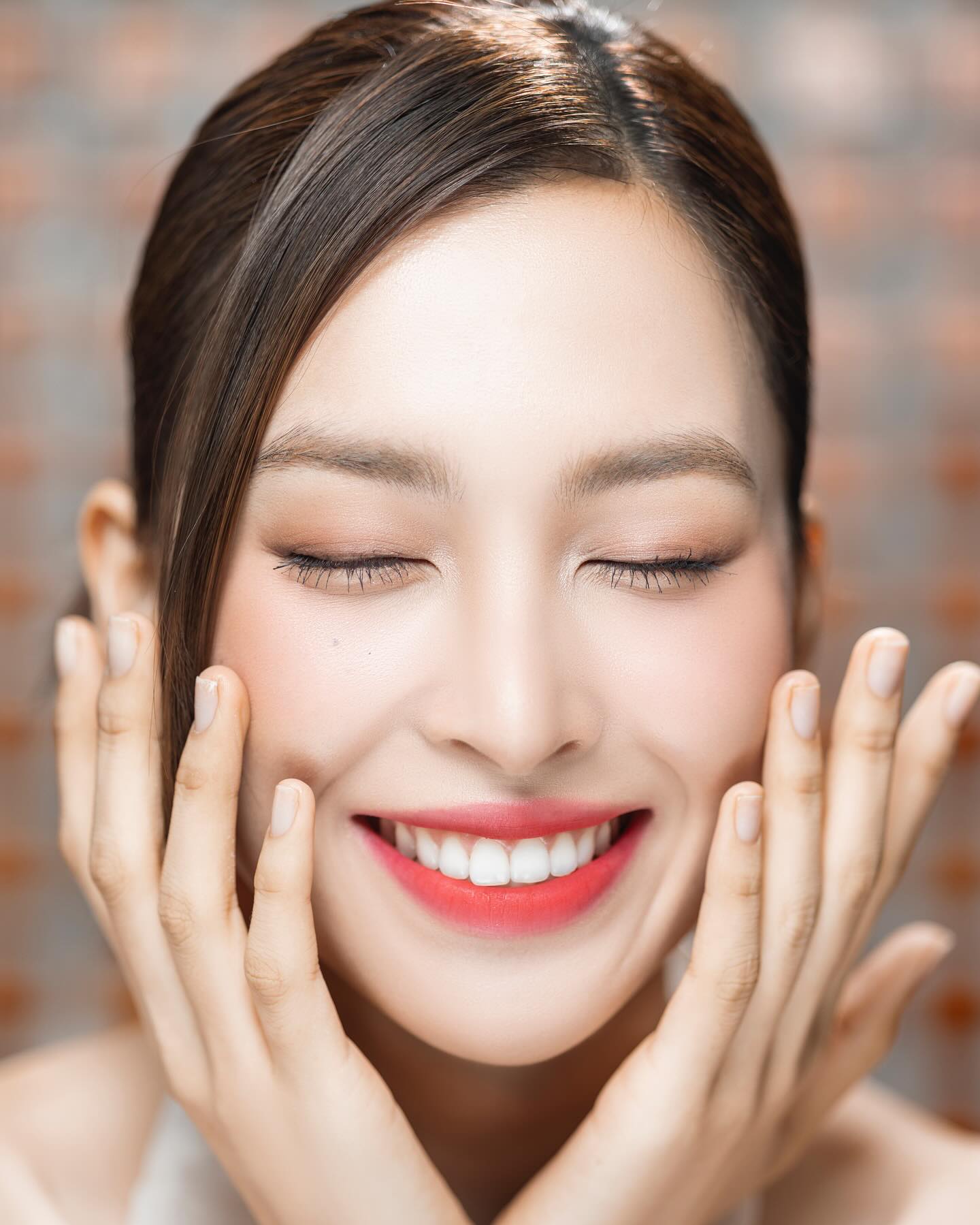 7 "bàn tay ngọc" của showbiz Việt: Số 1 đúng chuẩn tay phu nhân, muốn khổ cũng khó- Ảnh 18.