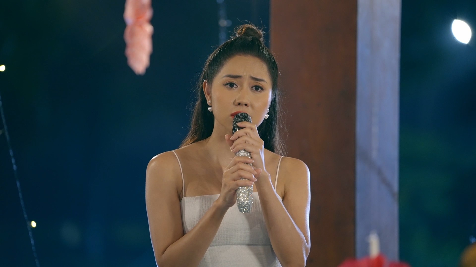 Mỹ nhân Việt đẹp hút hồn sau 3 lần dao kéo hỏng, khí chất tiểu thư tài phiệt ngồi im cũng gây sốt MXH- Ảnh 2.