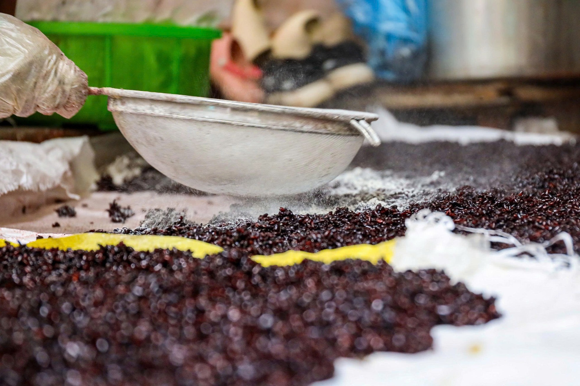 Bên trong ‘thủ phủ’ cơm rượu cận ngày Tết Đoan Ngọ ở Hà Nội- Ảnh 4.