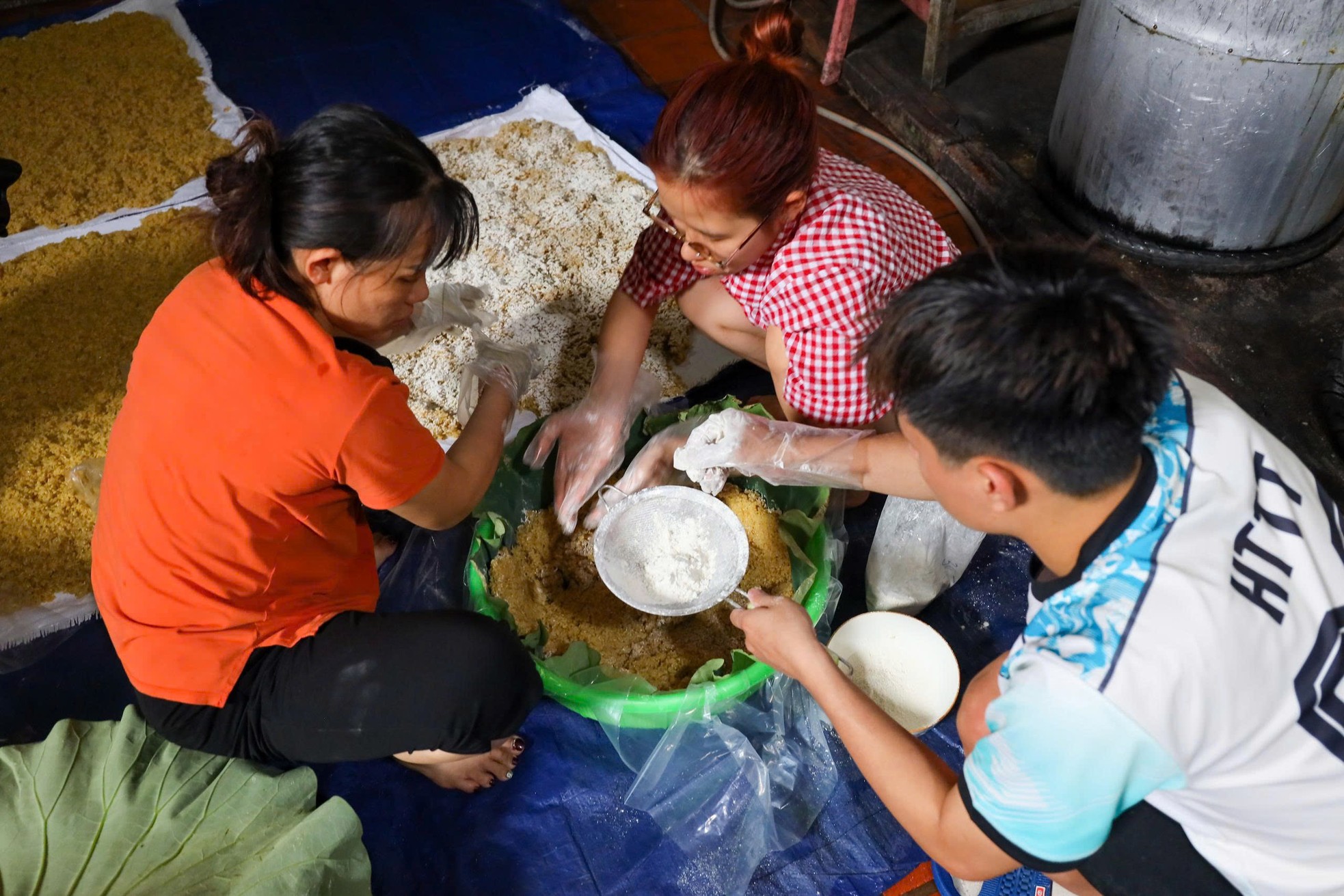 Bên trong ‘thủ phủ’ cơm rượu cận ngày Tết Đoan Ngọ ở Hà Nội- Ảnh 12.