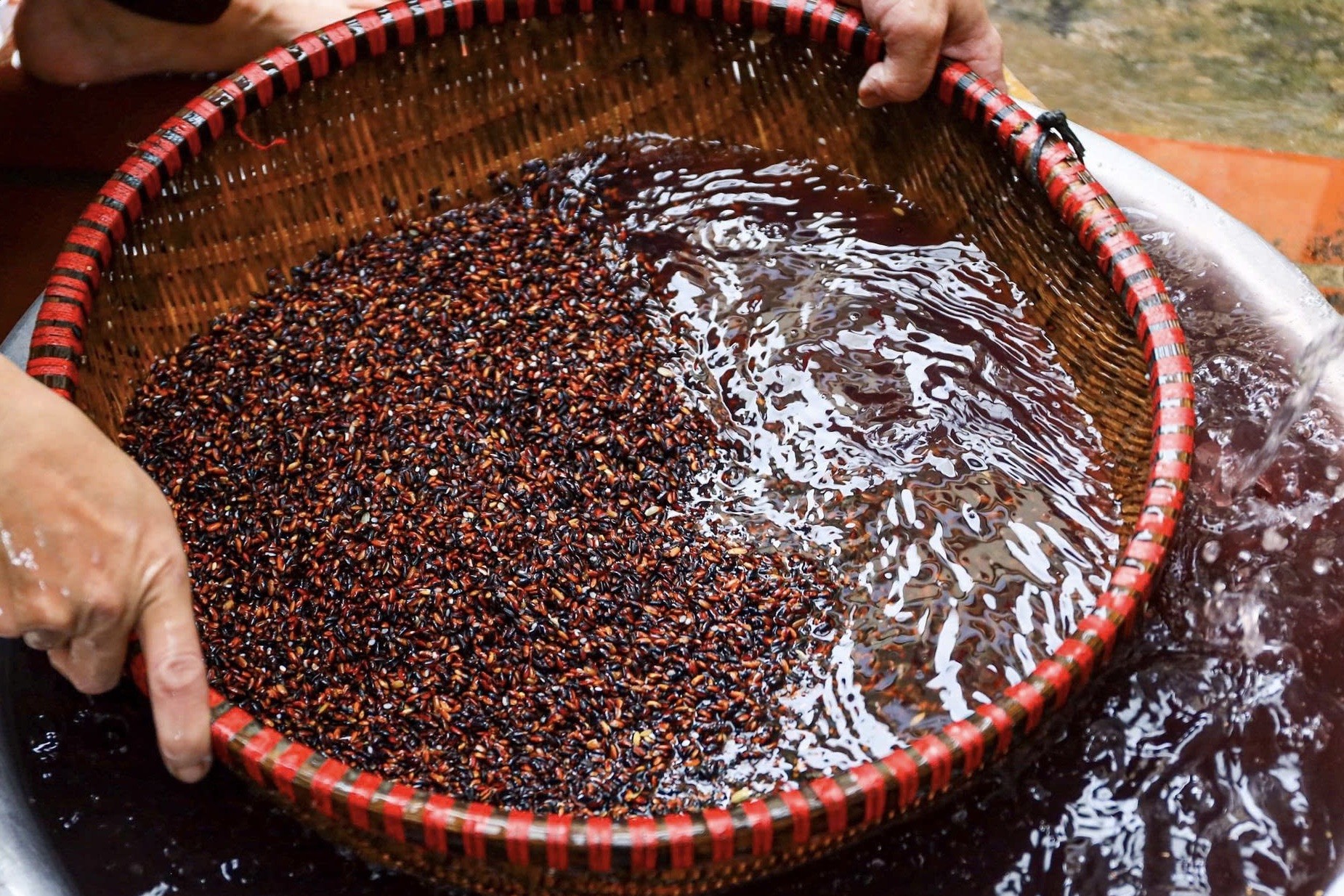 Bên trong ‘thủ phủ’ cơm rượu cận ngày Tết Đoan Ngọ ở Hà Nội- Ảnh 6.