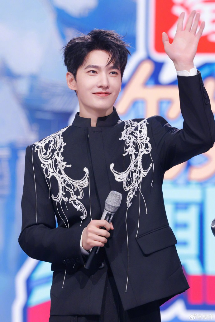 Dương Dương bị khui hint hẹn hò 