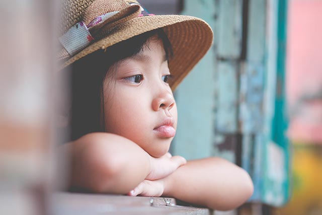 Cha mẹ càng kém năng lực, càng hay dùng những chuyện vặt vãnh để làm tổn thương con, khiến con tự ti tận xương tủy- Ảnh 1.