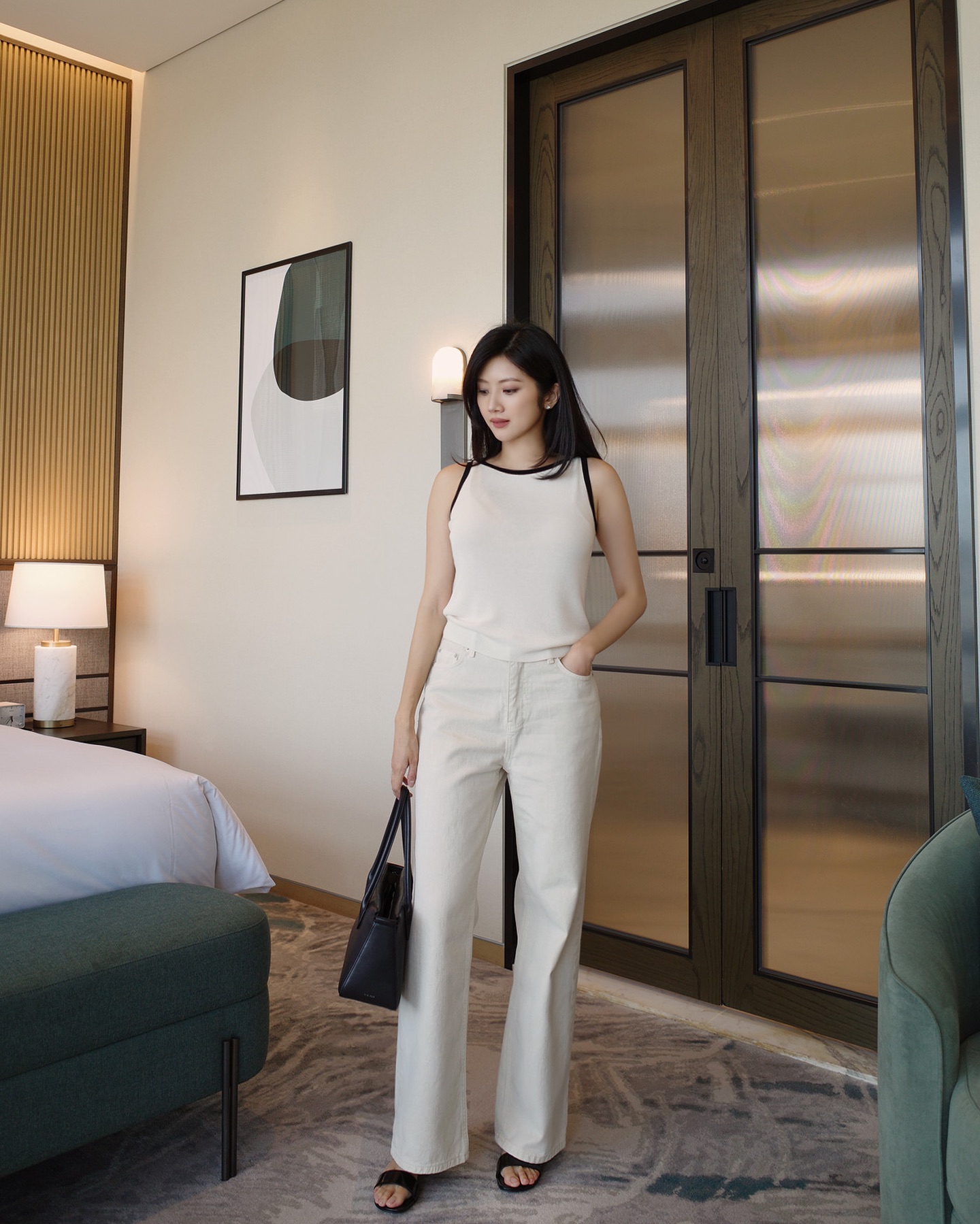 Đừng chỉ mặc quần đen, chị em chăm diện quần sáng màu trong mùa hè sẽ thấy mình trẻ ra ít nhất 5 tuổi- Ảnh 4. Đừng chỉ mặc quần đen, chị em chăm diện quần sáng màu trong mùa hè sẽ thấy mình trẻ ra ít nhất 5 tuổi- Ảnh 4.