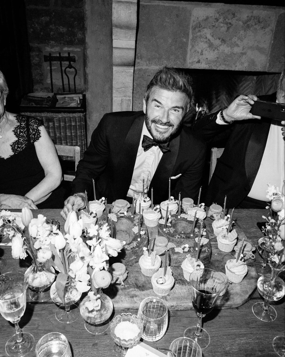 Bộ ảnh đậm chất tài phiệt của gia đình Beckham hút triệu lượt 