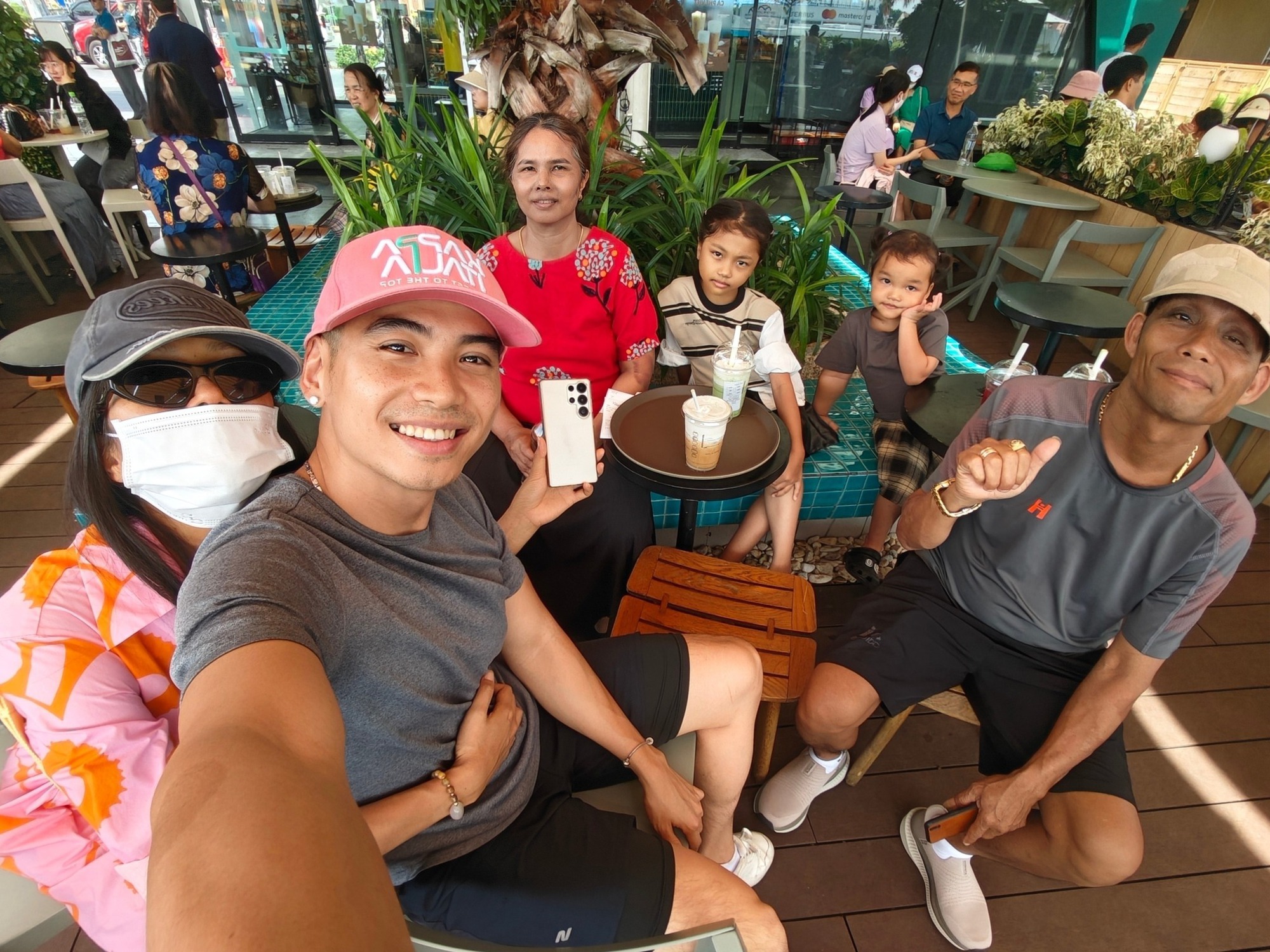 Hoa hậu Vbiz đổi chiêu thức giấu vòng 2 giữa nghi vấn mang bầu, nhưng 1 hành động của chồng lại tố cáo tất cả- Ảnh 1.