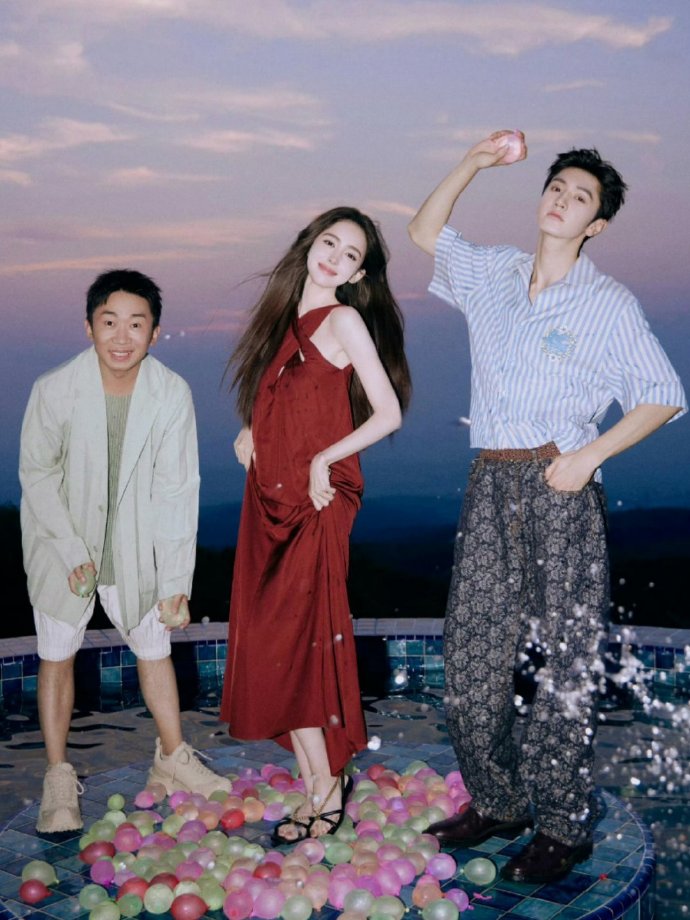 Lộ bằng chứng mỹ nhân Tân Cương bỏ người yêu nam thần, qua lại với diễn viên 
