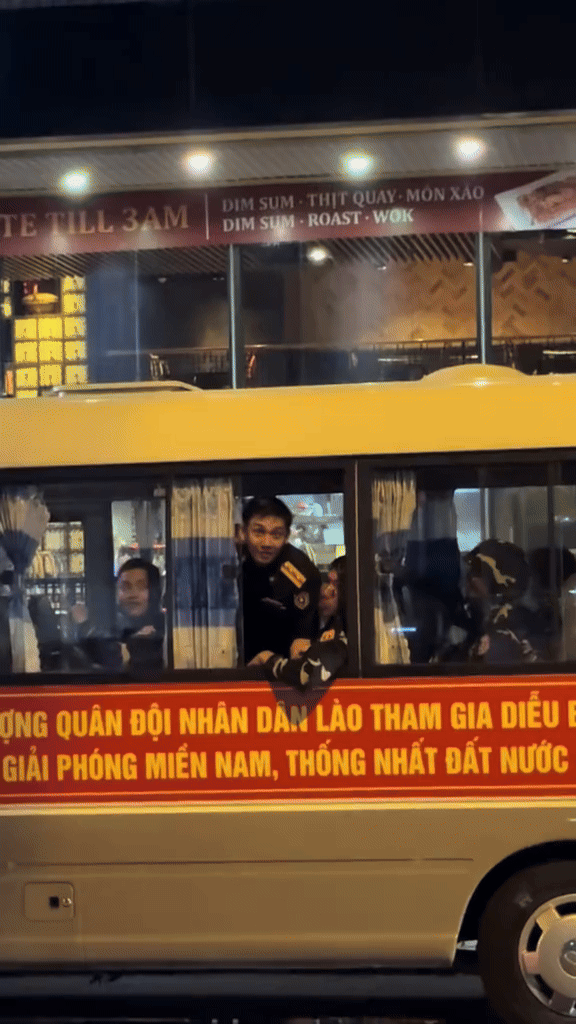 Đại uý Lào nổi tiếng sau màn nói tiếng Việt hút 6 triệu views trong vlog kể lại chuyến công tác 30/4- Ảnh 3.