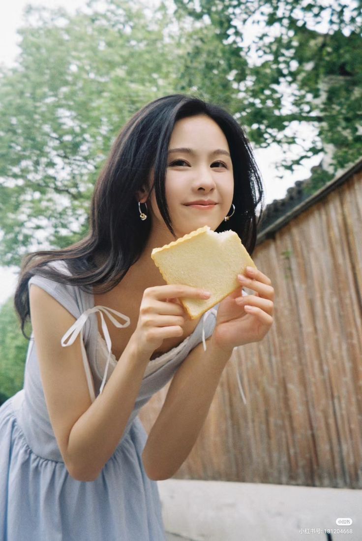 Nữ thần chơi đàn nhưng bóng lưng lại gây sốt: 1 thập kỷ giữ cân nặng 42kg và làn da mướt mắt nhờ 2 cách- Ảnh 6.