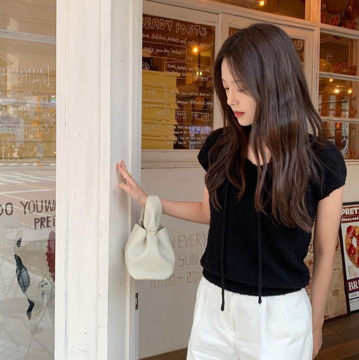 Người vợ "cầu cứu" vì sau 10 năm kết hôn không nhà, không xe, không dư đồng nào: Chồng mình ổn áp về mọi mặt nhưng...- Ảnh 1.