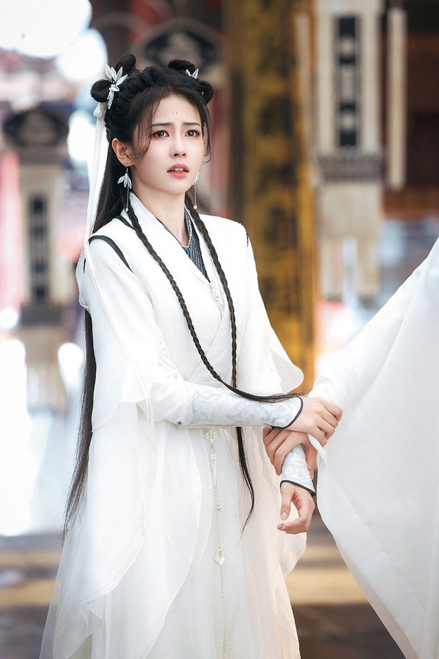 5 bạch y nữ tử đẹp rụng rời trên màn ảnh Hoa ngữ: Nhan sắc tựa sương mai chạm gió, khán giả ngỡ mình đang mơ- Ảnh 11. 5 bạch y nữ tử đẹp rụng rời trên màn ảnh Hoa ngữ: Nhan sắc tựa sương mai chạm gió, khán giả ngỡ mình đang mơ- Ảnh 11.