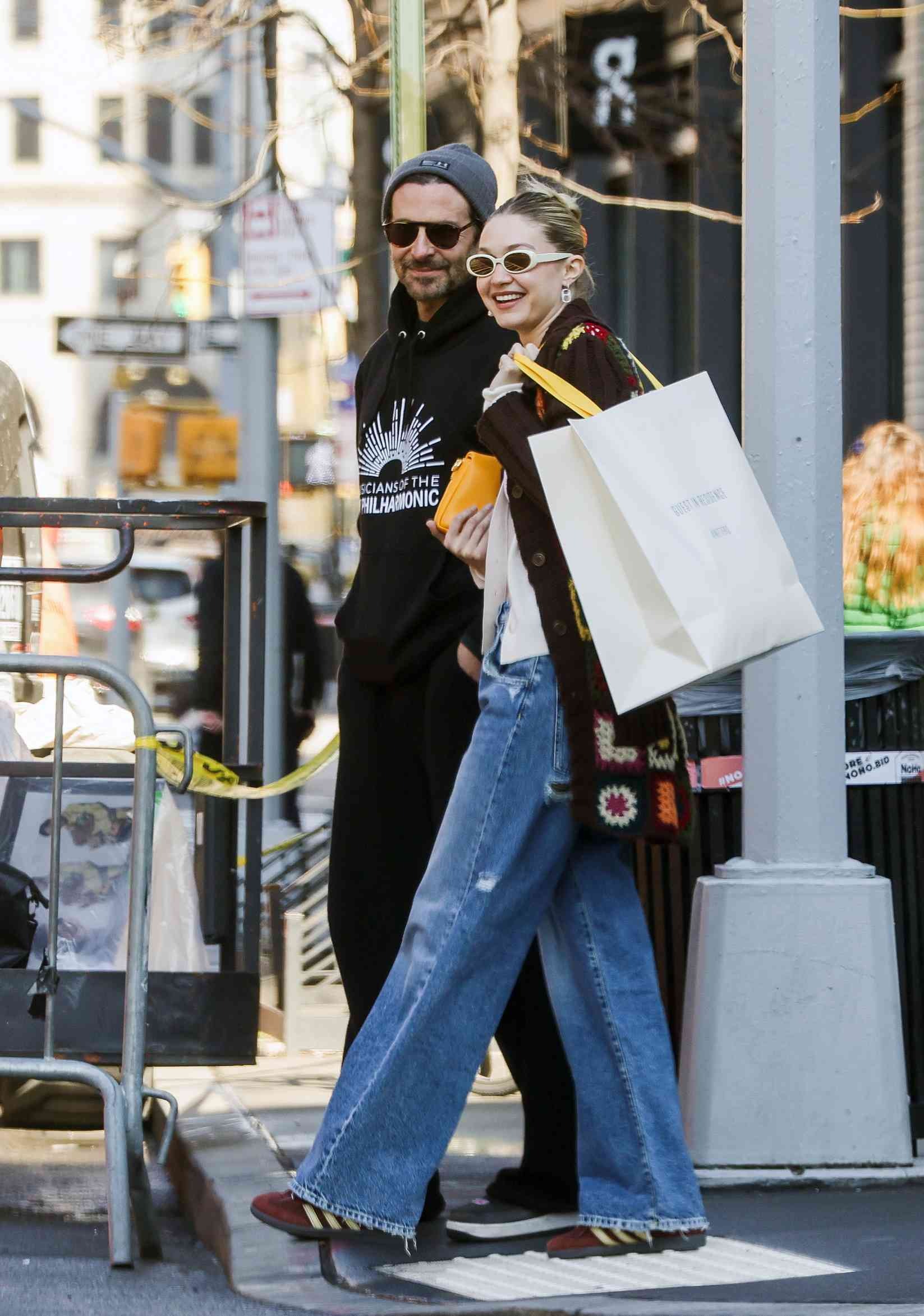 Hot: Gigi Hadid chính thức công khai hẹn hò tài tử hơn 20 tuổi Bradley Cooper bằng bức hình nóng bỏng ở tiệc sinh nhật tuổi 30- Ảnh 5.