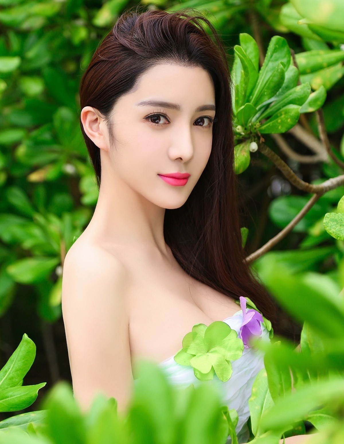 Cái chết ở bụi cây gây chấn động và ám ảnh showbiz của mỹ nhân 9X, quá nhiều uẩn khúc tại hiện trường- Ảnh 1.