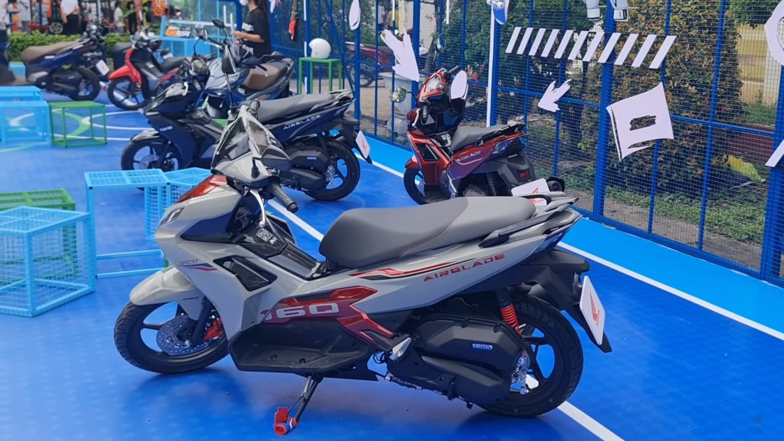 Bảng giá xe máy Honda Air Blade mới nhất tháng 5/2025: 