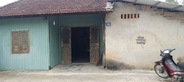 Rùng mình phát hiện thi thể phân hủy trong nhà tắm sau gần một năm khóa cửa- Ảnh 1.